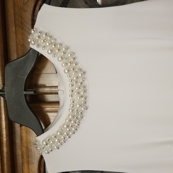 Beautiful white Joseph Ribkoff Dress - Picture 4 of 14